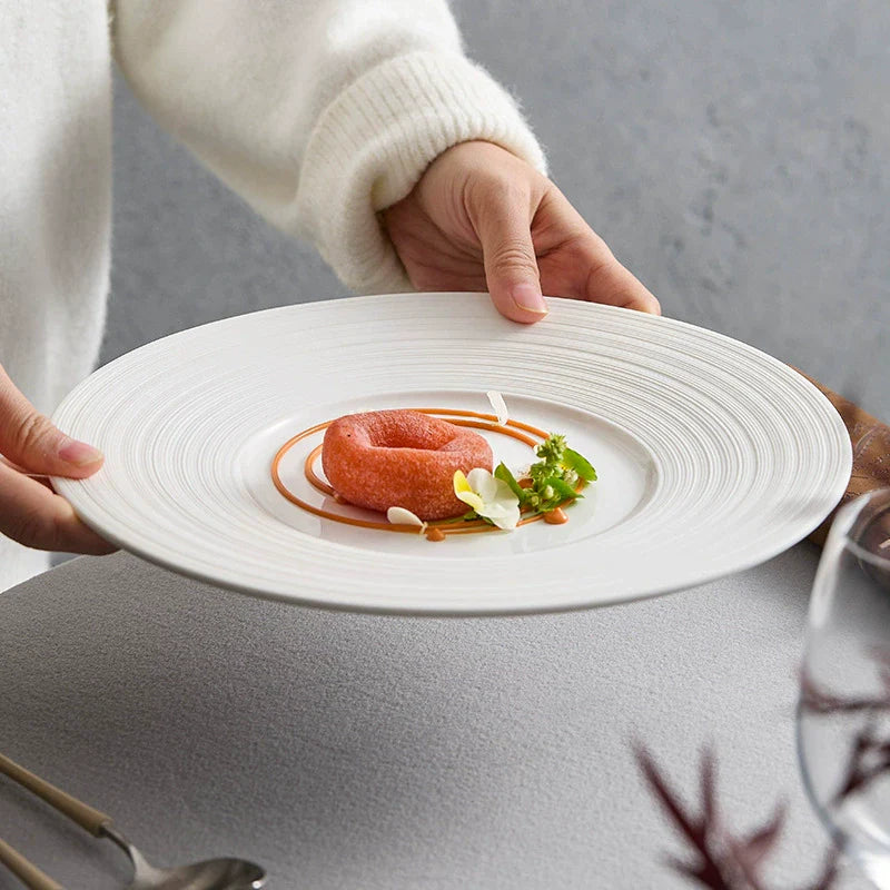 Assiette plate en céramique texturée minimaliste – Vaisselle moderne blanche