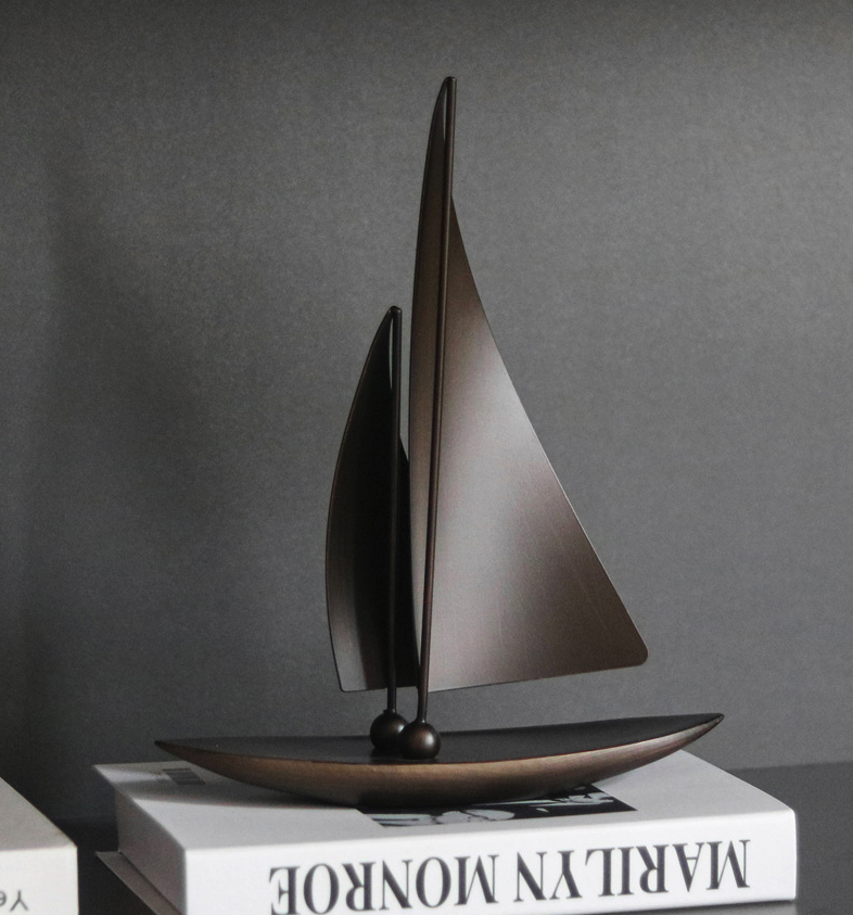Modèle de voilier de luxe en résine – Sculpture décorative moderne pour la maison, le bureau et les accents Feng Shui